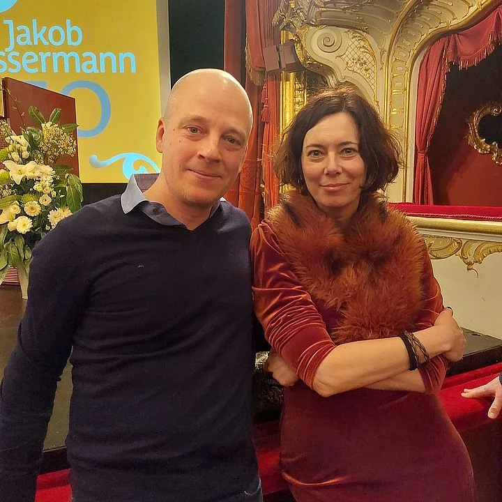 Eva Menasse und Per Leo bei der Preisverleihung des Jakob-Wassermann-Preises 2023 im Fürther Stadttheater