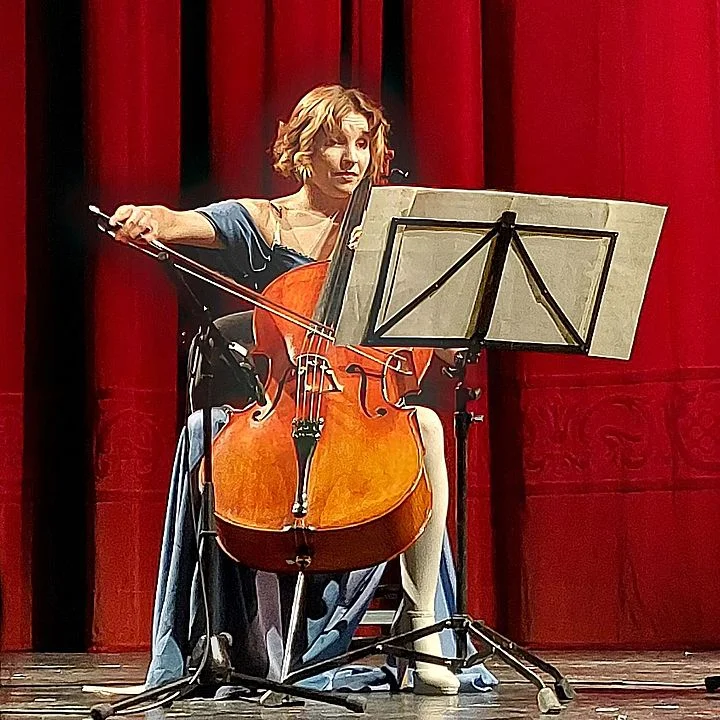 Anna Skladannaya am Violincello